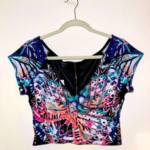 Bebe multicolor crop top short sleeve NWT Large